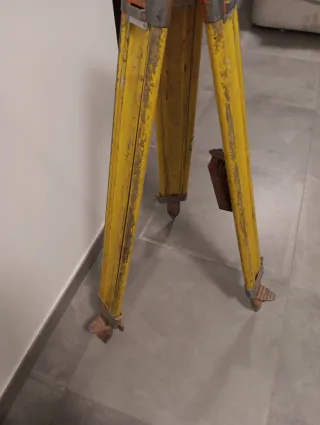 Trípode Topográfico - Marca WILD