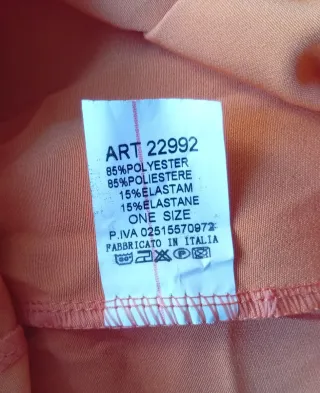 Pantalón naranja con cinturón