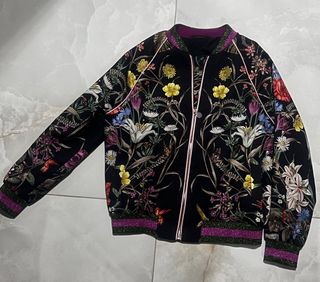 Chaqueta bomber floral negra multicolor