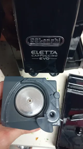 Cafetera Superautomática DeLonghi Eletta Cappuccin