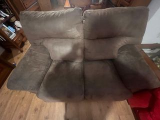 Sofá de tela beige y marrón