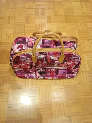 Bolsa de viaje con estampado collage