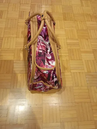 Bolsa de viaje con estampado collage