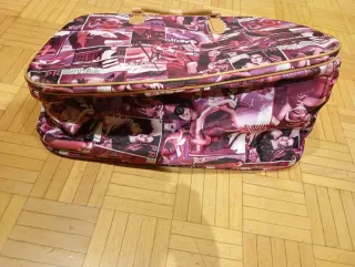 Bolsa de viaje con estampado collage