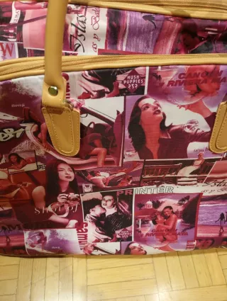 Bolsa de viaje con estampado collage