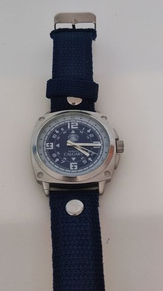 Reloj Calgary de tela azul con detalles plateados