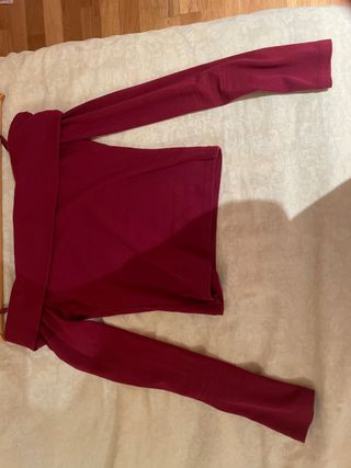 Camiseta Stradivarius roja manga larga