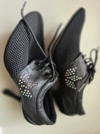 Zapatos de baile negros con pedrería