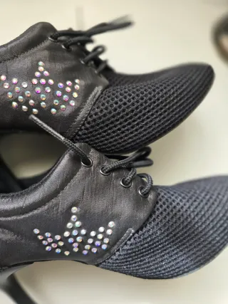 Zapatos de baile negros con pedrería