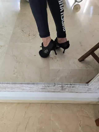 Zapatos de baile negros con pedrería
