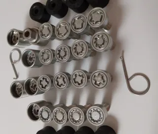 Se vende tornillos antirrobo VW GOLF MK7 AUDI SEAT