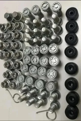Se vende tornillos antirrobo VW GOLF MK7 AUDI SEAT