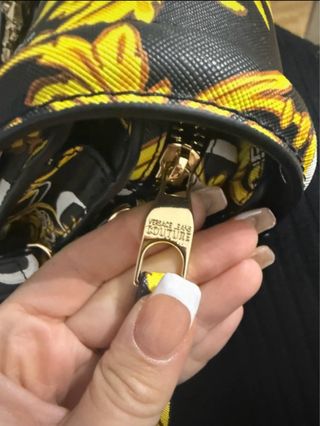 Bolso Versace Jeans Couture Negro y Dorado