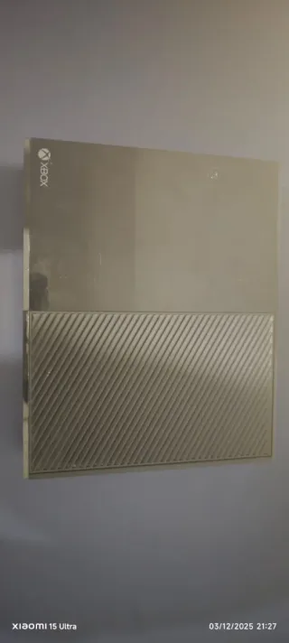 Xbox One con mandos y cables originales