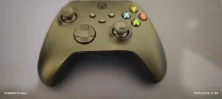 Xbox One con mandos y cables originales