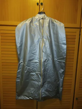 Fodero porta abiti argentato per vestiti/tute