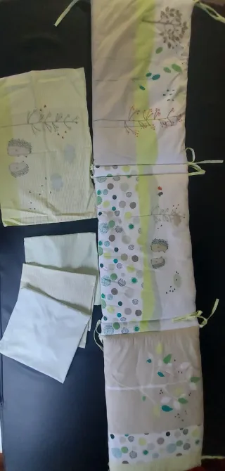 Textiles de cuna con protector acolchado