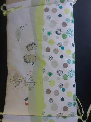 Textiles de cuna con protector acolchado