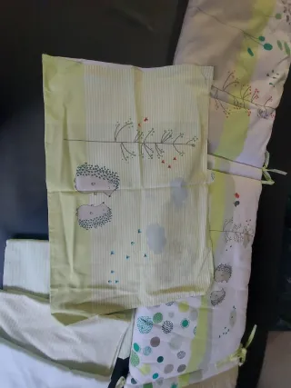 Textiles de cuna con protector acolchado