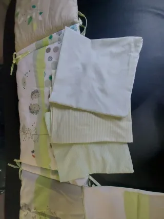 Textiles de cuna con protector acolchado