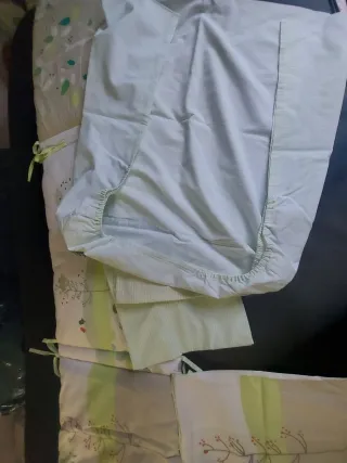 Textiles de cuna con protector acolchado