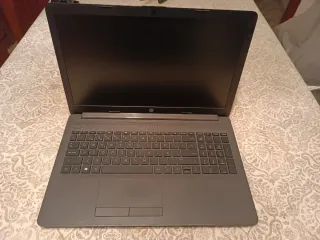 Ordenador portátil HP 255 G7 Negro/Gris+Webcam