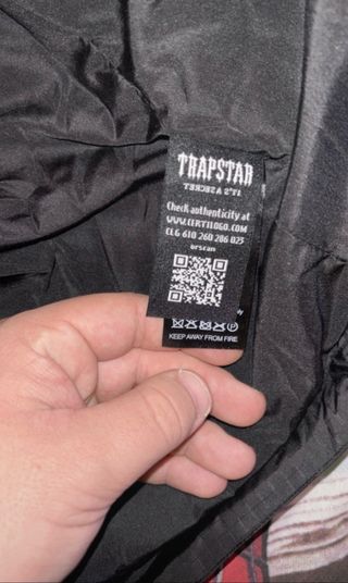 Casaco Puffer Trapstar Preto Tamanho M com recibo