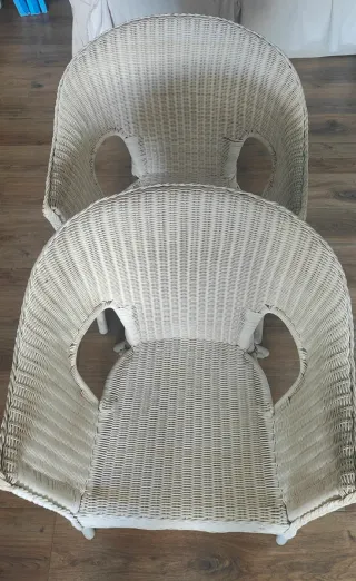 Sillones de mimbre con cojín estampado