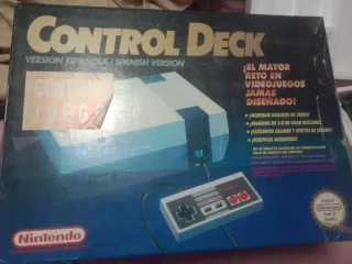 Consola Nintendo NES con caja