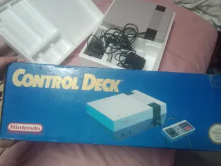 Consola Nintendo NES con caja