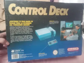 Consola Nintendo NES con caja