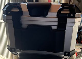 Baúl Moto 36L ABS color Aluminio con Cierre