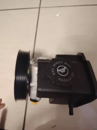 Pompa Idraulica Hella 8TL 359 003-131 Mercedes