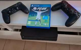 PS4 (PlayStation 4) con FIFA 25 e 4 giochi