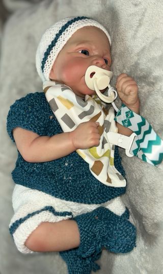 Bebé Reborn con Ropita Tejida
