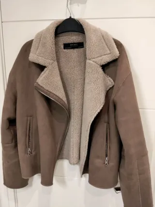 Cazadora biker efecto ante Zara talla M