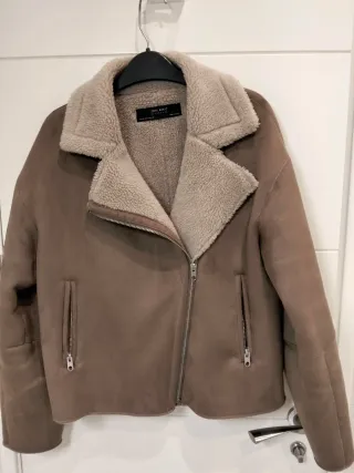 Cazadora biker efecto ante Zara talla M