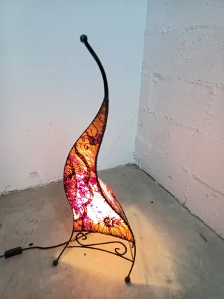 Lámpara de pie artesanal naranja y morada