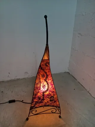 Lámpara de pie artesanal naranja y morada