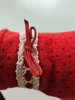 Guantes rojos lunares con lazo