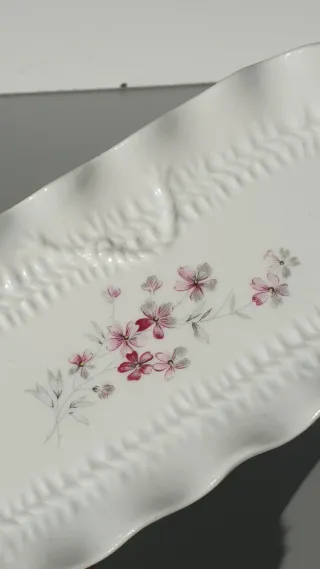 Bandeja ovalada de porcelana con flores