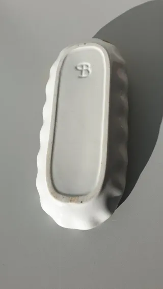 Bandeja ovalada de porcelana con flores