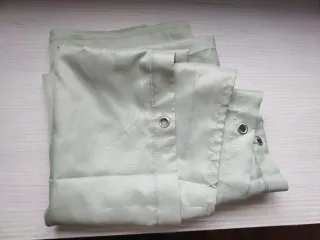 Cortina de ducha verde con barra