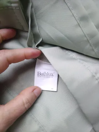 Cortina de ducha verde con barra