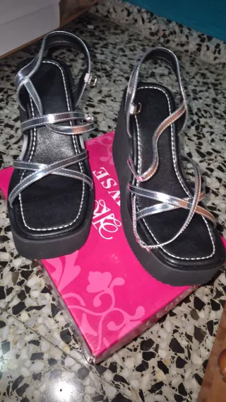 Sandalias Plataforma Plata y Negro