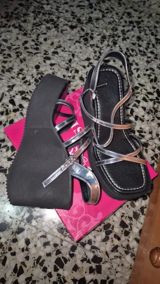 Sandalias Plataforma Plata y Negro