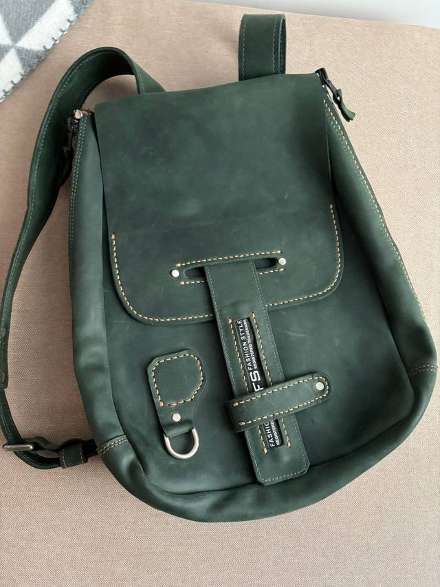 Mochila de cuero verde premium