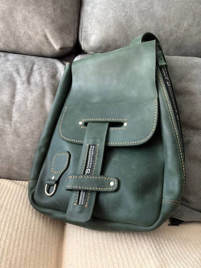 Mochila de cuero verde premium