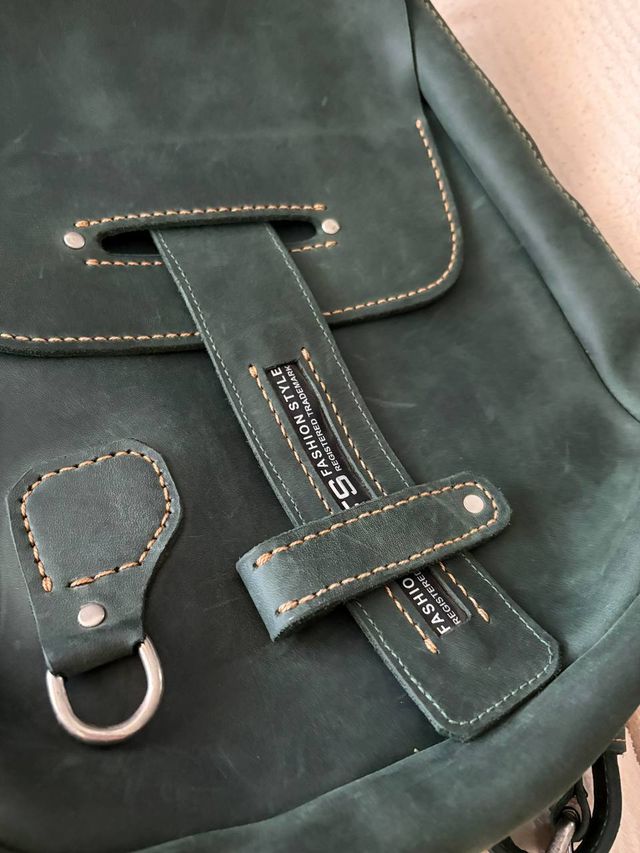 Mochila de cuero verde premium