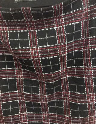 Falda corta cuadros chica